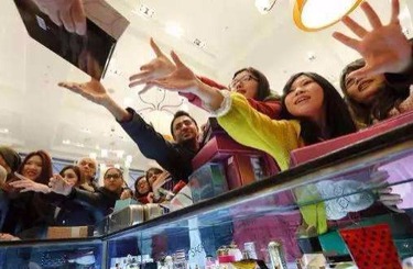 狂插摸胸影院中国人依然爱赴日旅游 消费已由爆买转向网购